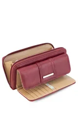 Billetera larga marca Lincoln's, color bordó con interior beige. Presenta un diseño con solapa frontal, múltiples compartimentos para tarjetas, visor y monedero con cierre.