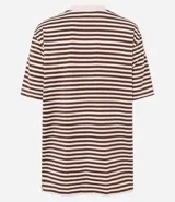 Remera oversized de algodón BCI, color blanco con rayas horizontales negras, cuello redondo y mangas cortas.