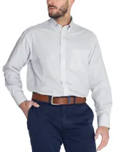 Camisa de manga larga RKF de corte regular fit, con diseño a rayas finas en tonos celestes y grises. Presenta cuello button-down, cierre frontal con botones, un bolsillo en el pecho con el logo bordado y detalles bordados en el puño.