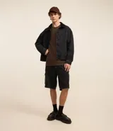 Remera de manga larga con cuello redondo y textura, de corte regular. Confeccionada en una mezcla de algodón, poliéster y viscosa.