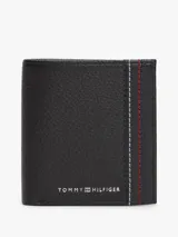 Billetera plegable de cuero granulado color negro, marca Tommy Hilfiger, con costuras decorativas tricolores y logo metálico frontal.