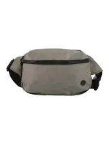 Riñonera de diseño compacto y funcional, confeccionada en tela resistente color gris. Cuenta con un compartimento principal con cierre, un bolsillo frontal y un bolsillo trasero, además de una correa ajustable que permite llevarla tanto a la cintura como cruzada.