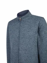 Campera polar RKF modelo Arizona, de color azul navy jaspeado, con cuello alto, cierre frontal completo y mangas largas. Cuenta con interior de micropolar y calce regular.