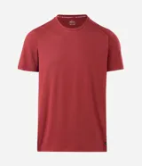 Remera deportiva de hombre en color rojo oscuro, con mangas cortas, cuello redondo y detalle de líneas negras en la manga. Confeccionada en poliéster con tecnología dry fit.