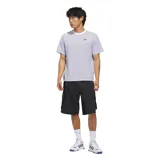 Bermuda Adidas Cargo modelo Skt Exc de color negro, con bolsillos cargo laterales y diseño holgado.