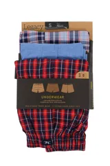 Pack de tres calzoncillos tipo bóxer de tela de algodón, con cintura elástica. Incluye un calzoncillo liso celeste y dos calzoncillos a cuadros en tonos azul y rojo.