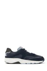 Championes Camper modelo Kit Hou.876 de color azul marino, con detalles en celeste y gris oscuro en el talón, suela blanca y cordones al tono.