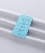 Remera deportiva de manga corta y cuello redondo, confeccionada con tecnología Dry para mayor transpirabilidad y control de la humedad. Presenta un diseño liso en color verde claro con un pequeño estampado de lettering en la parte inferior.