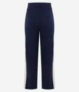 Pantalón recto deportivo de modal color beige, con recortes laterales a contratono y cintura elástica.