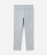 Pantalón de vestir para hombre, color beige claro, de corte slim y sastrería. Presenta cierre frontal con botón y cremallera, y bolsillos laterales y traseros.