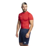 Remera deportiva azul marino de manga corta, corte ajustado y logo de Umbro estampado en el pecho.