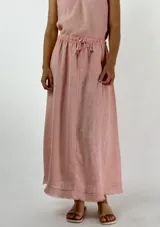 Pollera larga color beige de lino con elástico en la cintura.