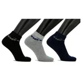 Pack de tres pares de medias deportivas negras con logo de Diadora en gris.