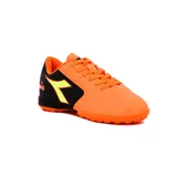 Championes de fútbol Diadora Striker II TF, color naranja y negro.