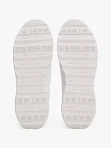 Zapatillas Tommy Hilfiger de running, color blanco con detalles en beige y burdeos. Confeccionadas en ante, poliéster y goma, con suela dentada de EVA y logo distintivo de la marca en el lateral y el talón.