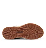 Bota de invierno Columbia modelo Red Hills, color verde oliva con detalles en beige y negro. Presenta una construcción impermeable con parte superior textil y refuerzos de cuero, forro interno con tecnología termorreflectante y cuello de piel sintética. Incluye sistema de cordones, entresuela amortiguada y suela de caucho con tracción.