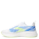 Championes deportivos Umbro modelo Pointed, de color blanco con detalles gráficos en azul y verde neón. Presentan una suela de goma con amortiguación y cierre mediante cordones.