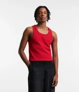 Musculosa masculina de corte regular, confeccionada en tejido acanalado de algodón con elastano. Presenta breteles medianos y diseño básico sin estampa.