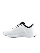 Championes Umbro modelo Volten para hombre, de color negro con suela blanca y el logo de la marca en el lateral.