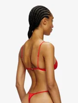 Sujetador tipo bralette de encaje negro con patrón de cebra o animal print sutil, de corte triangular y tirantes finos ajustables.