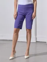 Bermuda color beige de gabardina elastizada, marca Zac & Rachel. Pretina ancha elastizada.