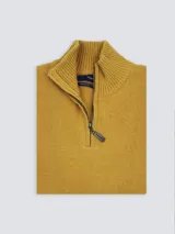 Sweater azul marino de lambswool con medio cierre frontal y cuello alto.