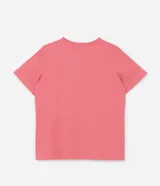 Blusa rosada de manga corta con cuello redondo decorado con una aplicación de perlas artificiales y strass a modo de collar.