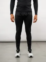 Calza larga térmica de compresión color negro, confeccionada en tejido técnico elástico con costuras reforzadas para mayor soporte y movilidad.