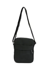 Morral pequeño de nylon color negro, con forma rectangular y correa ajustable larga para llevar cruzado. Presenta un bolsillo frontal con cierre metálico.