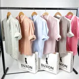 Camisa de algodón color rosa salmón, con cuello mao, manga larga y corte semi entallado.