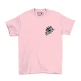 Remera de algodón color naranja con estampa gráfica en la espalda que incluye una ola, un pez koi y la inscripción 'Every summer has a story' junto al logo de la marca.