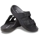 Sandalias Crocs modelo Saturday, color gris, de dos tiras con hebillas ajustables y plantilla de espuma Croslite.