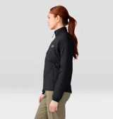 Campera negra de mujer, ligera y transpirable, con tejido elástico antidesgarro Pertex® Quantum Air y aislamiento Primaloft® Gold Active. Cuenta con bolsillo en el pecho con cremallera, dos bolsillos con cremallera para las manos, puños elásticos y diseño compactable.