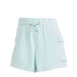 Short Adidas tipo cargo de color verde menta, con cintura elástica y cordón ajustable. Presenta bolsillos laterales tipo cargo y el logo de la marca bordado discretamente en la parte inferior.