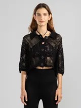 Pantalón de punto tejido en algodón, de corte estilo Oxford con ajuste en la cintura y detalle de punto abierto en el ruedo.