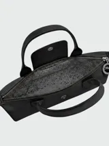Cartera de hombro Longchamp modelo Le Pliage Xtra en tamaño pequeño, confeccionada en cuero con diseño minimalista, cierre de solapa con botón a presión y doble asa fija.
