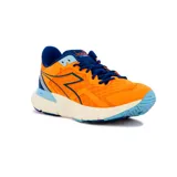 Championes de running Diadora Mythos Blushield Volo 3, con diseño técnico en color naranja vibrante, detalles en azul marino y celeste, y suela de amortiguación en tono crema.