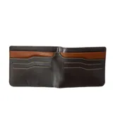 Billetera Rip Curl modelo Dosed Rfid Slim, color marrón, confeccionada en cuero con costuras a la vista en tono contrastante y logo de la marca grabado en el frente.