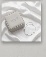 Pulsera de plata 925 compuesta por una cadena de eslabones tipo bolita intercalados con eslabones centrales ovalados y calados.