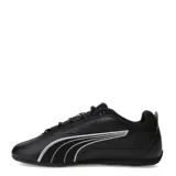 Championes Puma modelo Catch Soleil, color negro con detalles en plateado. Presentan un diseño estilizado y aerodinámico con el logo de la marca en el lateral y la puntera.