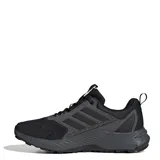 Championes de trekking Adidas Terrex Tracefinder 2, color negro con detalles en gris, confeccionados con malla transpirable y refuerzos sintéticos, con suela dentada de gran tracción.