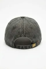 Gorra de algodón con efecto gastado y visera curva.
