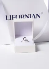 Anillo de plata 925 con forma de corazón calado.