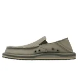 Zapatos tipo slip-on Sanuk modelo Donny Hemp, color verde oliva. Presentan un diseño casual con bordes deshilachados, paneles elásticos laterales y talón plegable para usar como zueco. Incluyen forro interior con estampado tipo manta y suela de goma con entresuela de EVA.