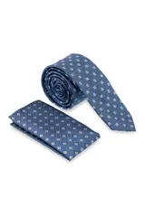 Set de corbata y pañuelo de bolsillo azul con estampado geométrico de pequeños cuadrados y flores.