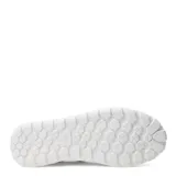 Zapatos Caterpillar modelo Hex, color negro, estilo casual de caña baja con cordones. La capellada es de gamuza y la suela es gruesa de goma blanca con textura de panal de abeja.