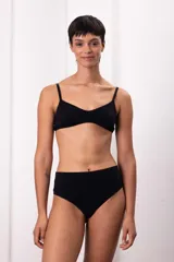 Culotte color gris melange, de algodón suave con faja en la cintura y calce delicado.