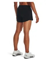 Short deportivo 2 en 1 Under Armour, compuesto por un short exterior ligero y elástico con tecnología repelente al agua y un short interior de compresión integrado para mayor sujeción. Presenta cintura ancha y plana, y bolsillo lateral en la prenda interior.