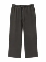 Pantalon jogger de corte recto y holgado en color gris oscuro con efecto acid wash, cintura elastizada con cordón ajustable y bolsillos laterales.
