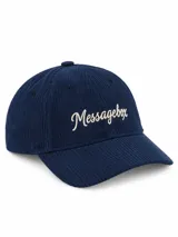 Gorro con visera de pana color azul marino, con detalle de texto "Messagebox" bordado en hilo blanco en la parte frontal.